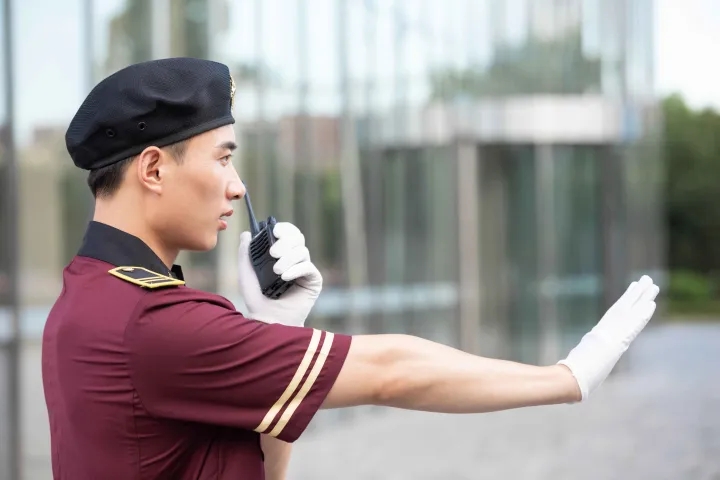 酒店服務(wù)行業(yè)如何選擇對講機(jī)？